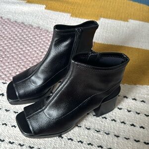 Size 10, Brand new, never worn Katy Perry shoes.